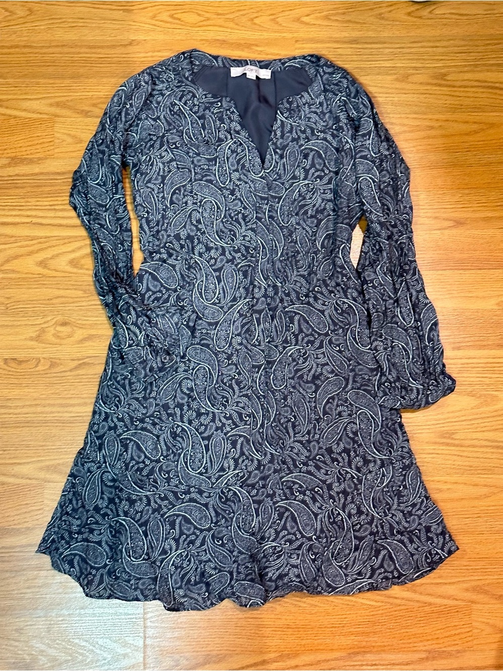 Loft Women's Navy Paisley Long-Sleeve Dress
Size XS, S
